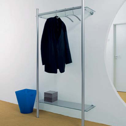 OCTANORM Wand Garderobe mit Glasablagen